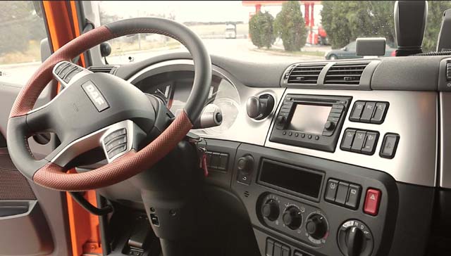 El puesto de conducción del DAF CF Space Cab es uno de sus detalles positivos.